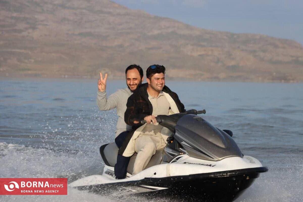جت اسکی سواری یک مقام ارشد دولت در دریاچه ارومیه +تصاویر