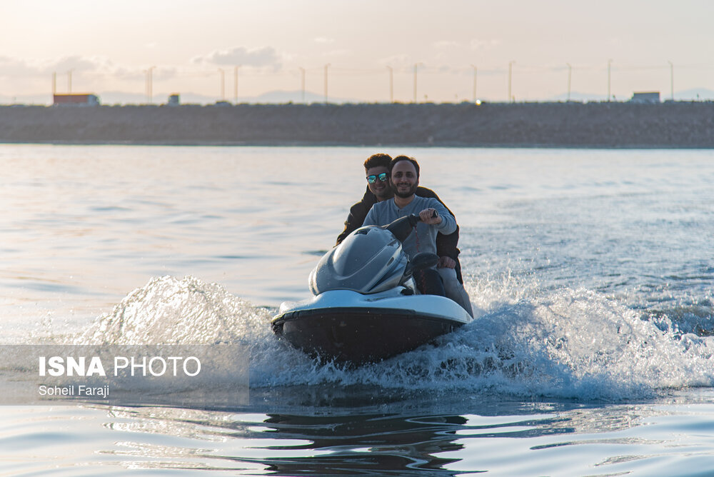 جت اسکی سواری یک مقام ارشد دولت در دریاچه ارومیه +تصاویر