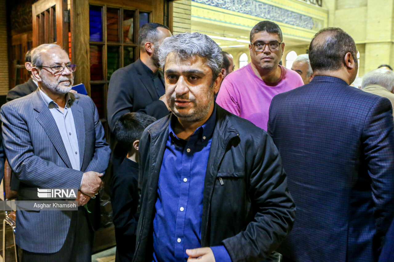 پسر احمدی نژاد در ترحیم دکتر داوودی +عکس