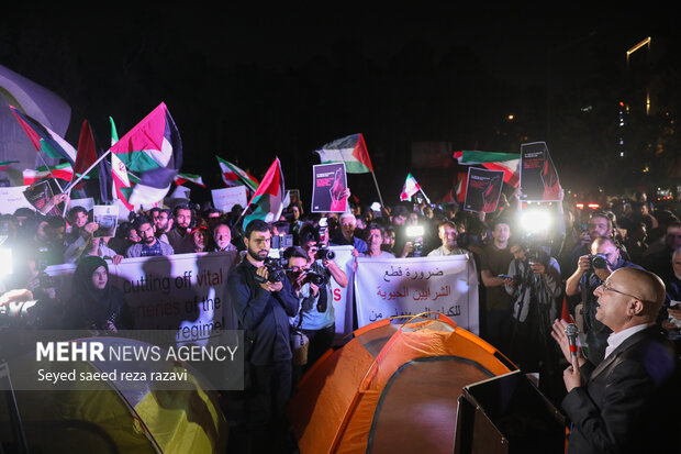 تجمع دانشجویان در همبستگی با دانشجویان آمریکایی حامی فلسطین