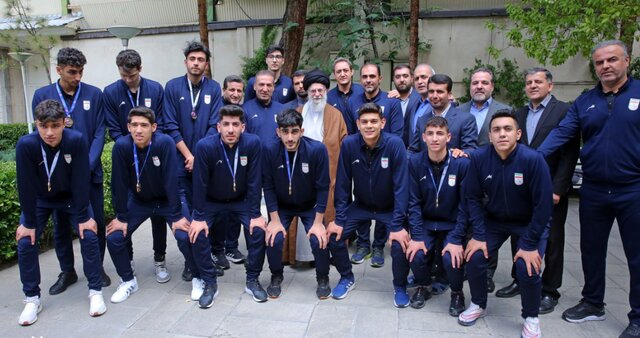 دیدار تیم ملی والیبال دانش‌آموزی ایران با رهبر انقلاب +عکس