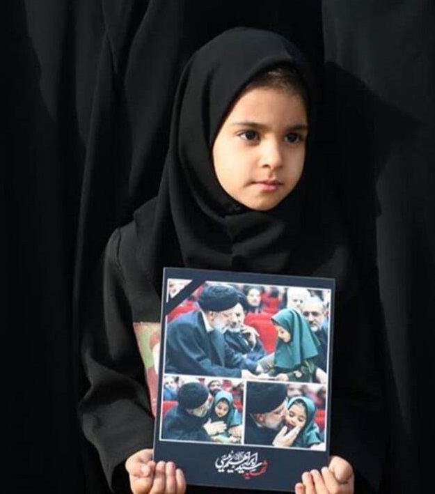 حضور دختر شهید اسداللهی در فرودگاه بیرجند +عکس