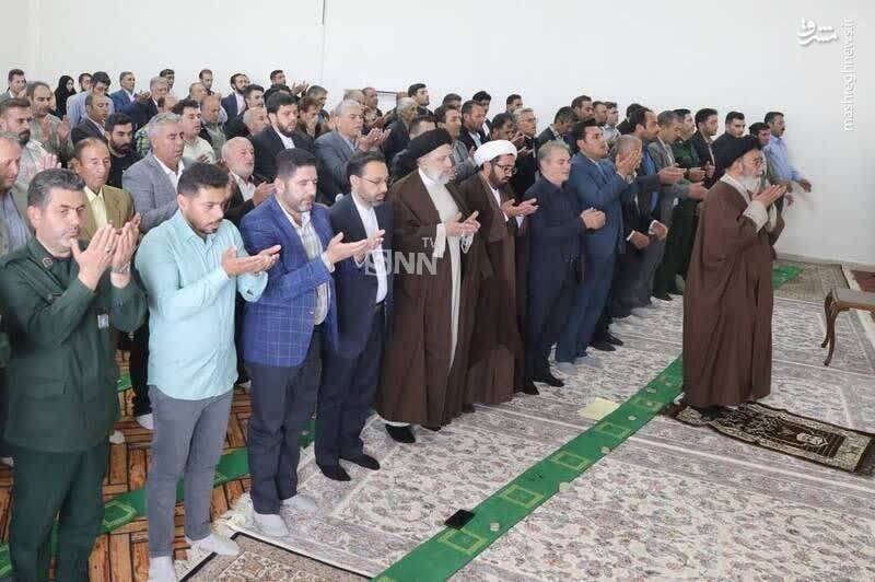 آخرین نماز رئیس جمهور به امامت یک شهید +عکس