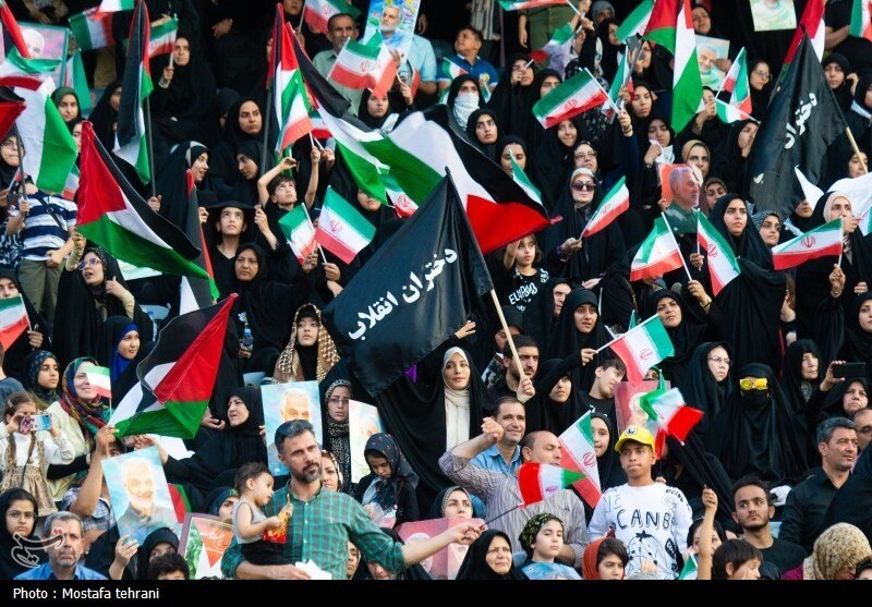 عکس هایی از حضور پرتعداد زنان و دختران در استادیوم آزادی