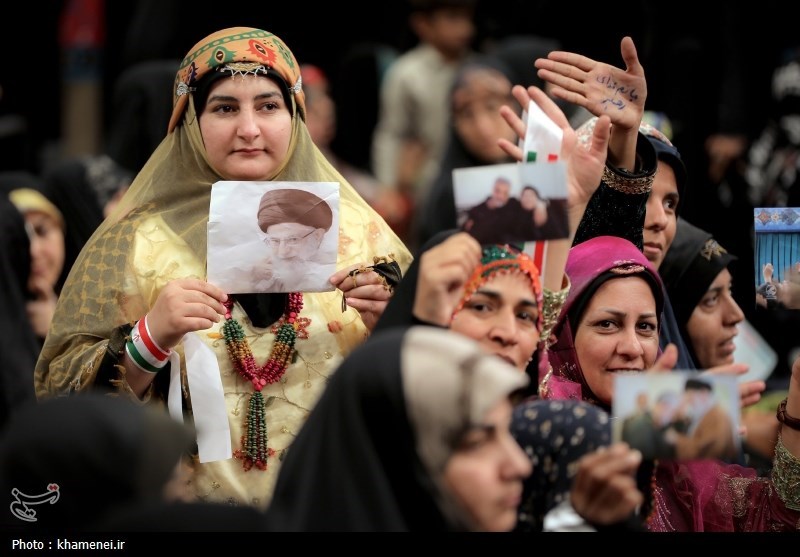 دیدار هزاران نفر از زنان و دختران با رهبر انقلاب