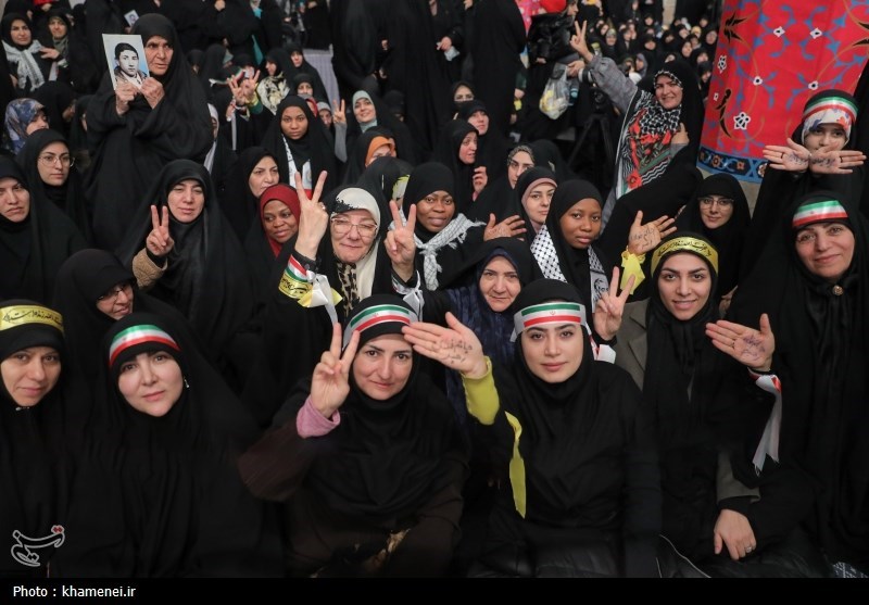 دیدار هزاران نفر از زنان و دختران با رهبر انقلاب