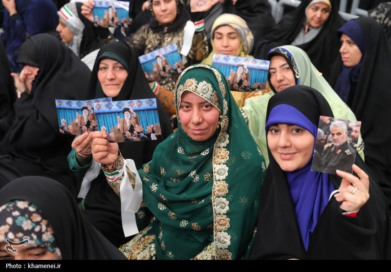 دیدار هزاران نفر از زنان و دختران با رهبر انقلاب