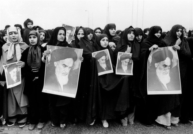 تصاویر ماندگار از نقش زنان در پیروزی انقلاب