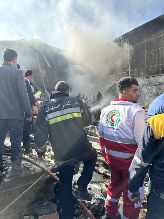 تصاویری از سقوط بالگرد ارتش در میدان میوه و تره بار درچه