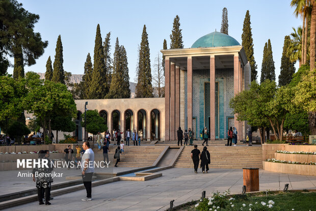 بازخوانی جهانبینی صلحطلبانه سعدی شیرازی
