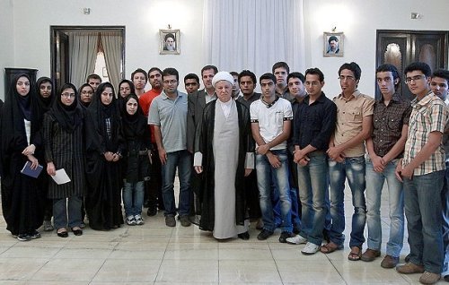 دیدار اعضای فعال انجمن فرهنگ و سیاست با هاشمی رفسنجانی